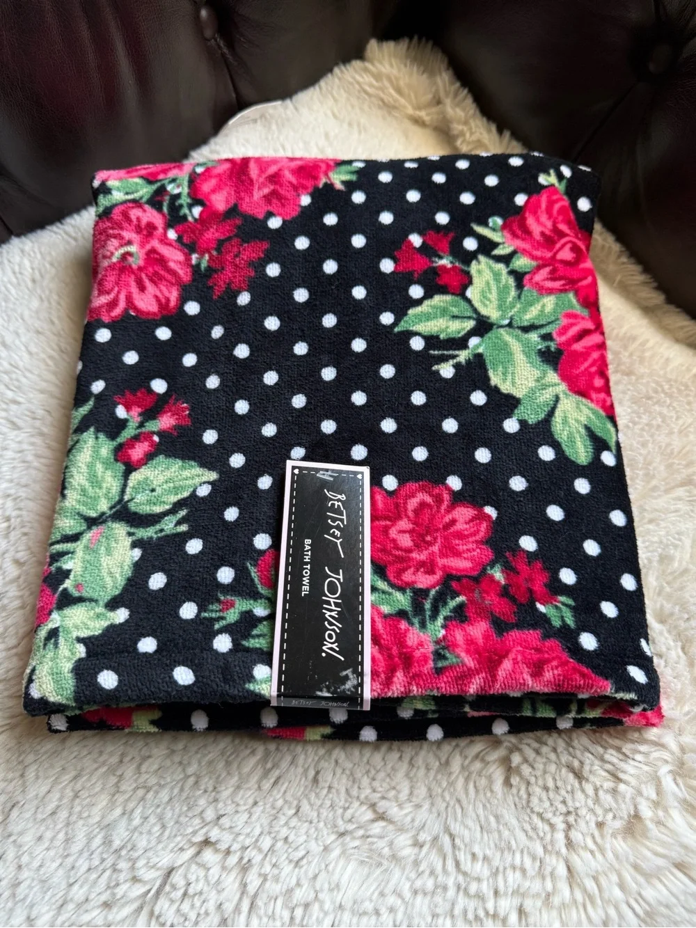 Betsey Johnson NWT Black Polka Dot & Floral Bath Towel